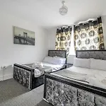 Comfortable 2-bed With Free Parking