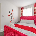아파트 Comfortable 2-bed With Free Parking *