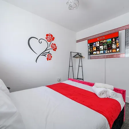 Comfortable 2-bed With Free Parking *