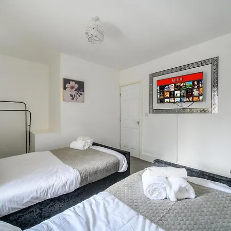 דירה Comfortable 2-bed With Free Parking *