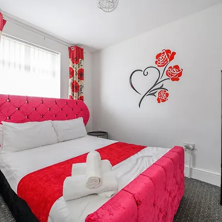 דירה Comfortable 2-bed With Free Parking *