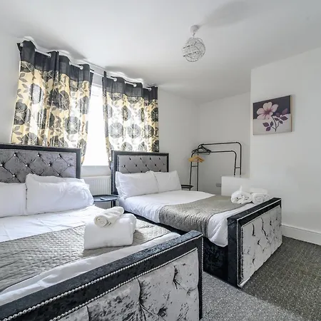 דירה Comfortable 2-bed With Free Parking לידס