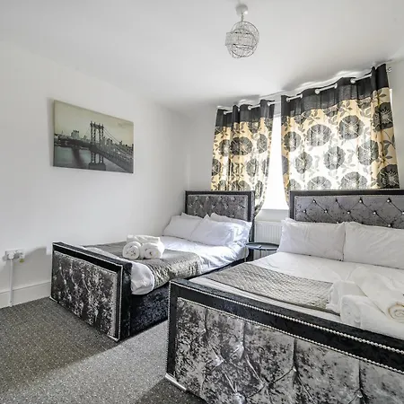 Comfortable 2-bed With Free Parking