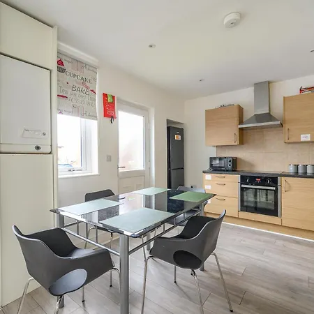Comfortable 2-bed With Free Parking Leeds (West Yorkshire)