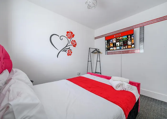 Comfortable 2-bed With Free Parking *