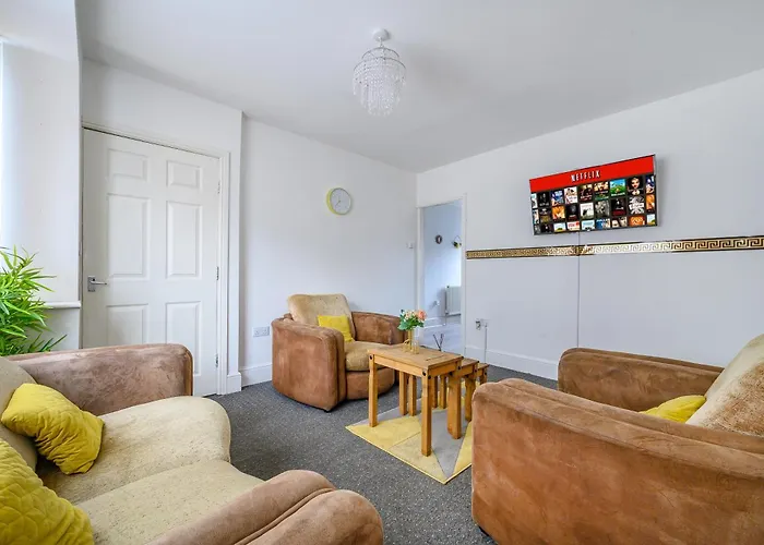 Comfortable 2-bed With Free Parking Apartamento *