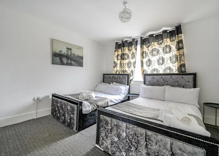 Comfortable 2-bed With Free Parking